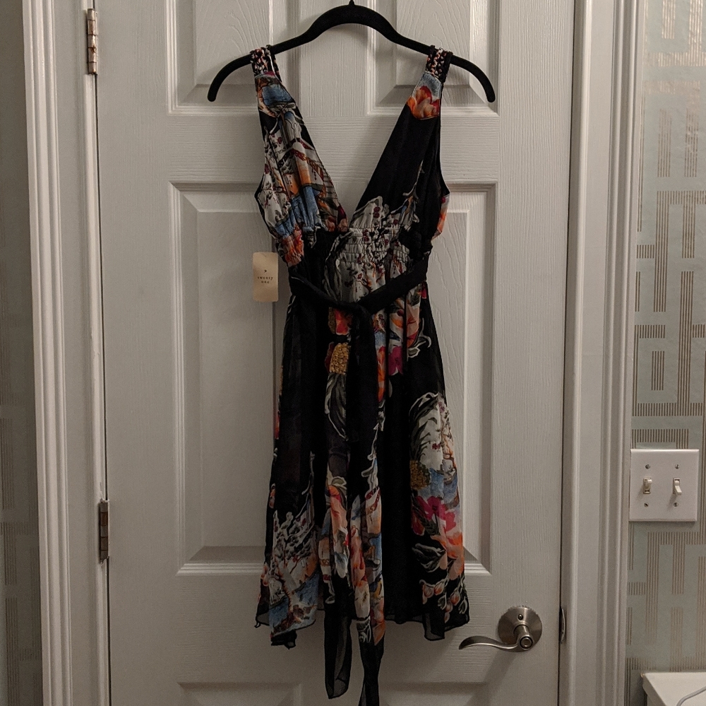 NWT Forever 21 S Black floral chiffon dress - Picture 3 of 3